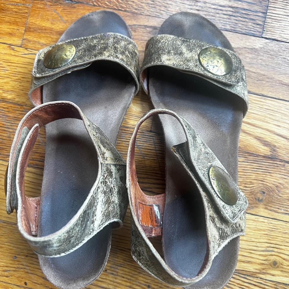 TAOS CAROUSEL Taupe Womens Size 38/ 7.5-8 Wedge Shoes Heel